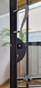 Las Nuevas Puertas del siglo XXI 1 Acabado puerta automática de portal